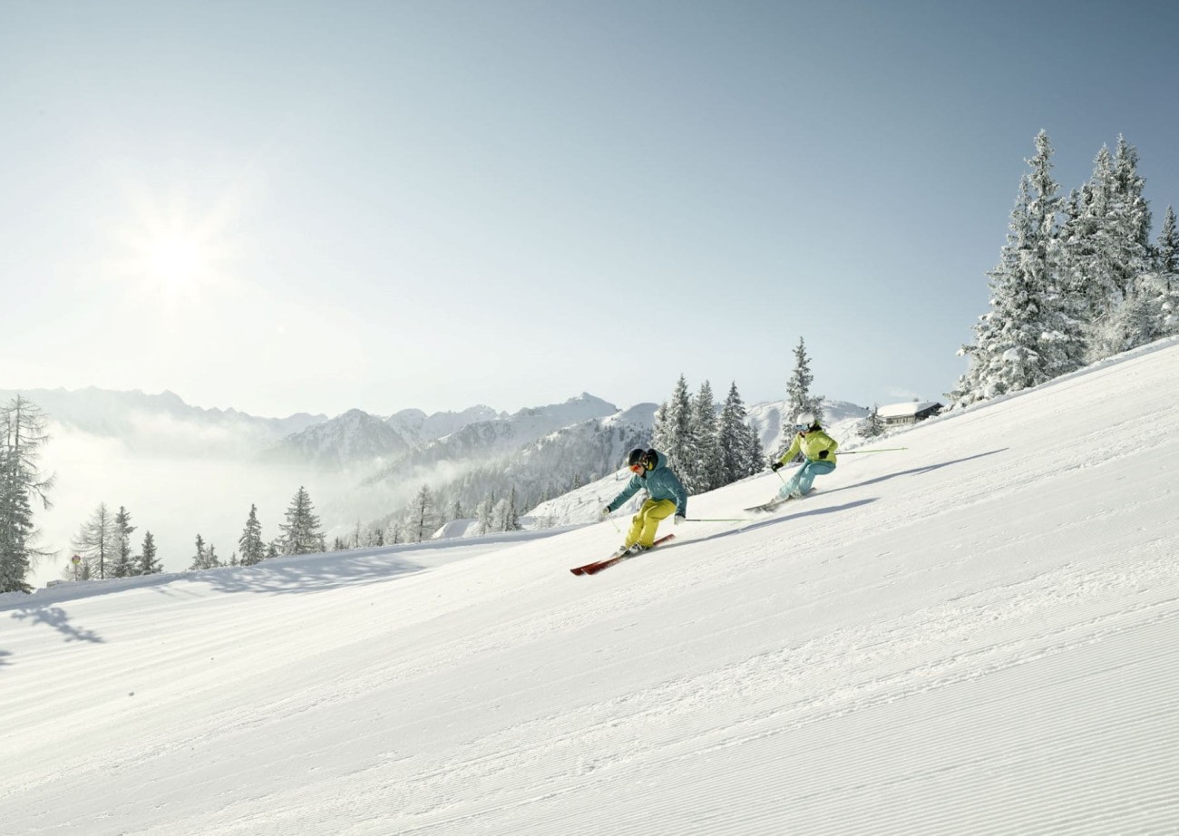 Skiing with an Alpine panorama © Peter Burgstaller - Schladming-Dachstein