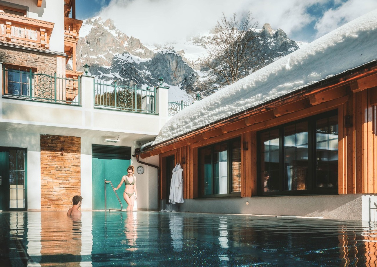 Infinitypool mit Bergblick