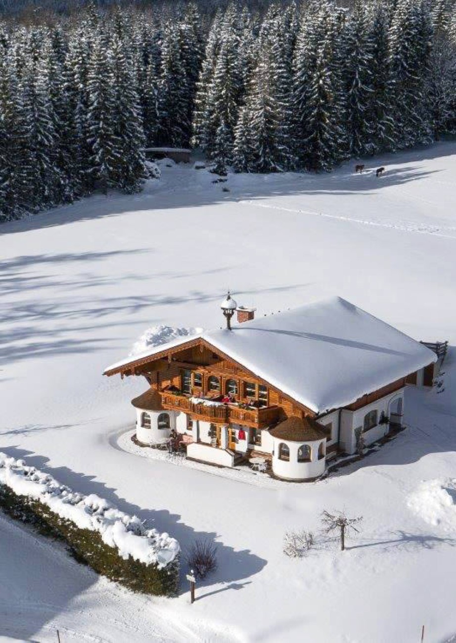Villa Lindenhof in the snow