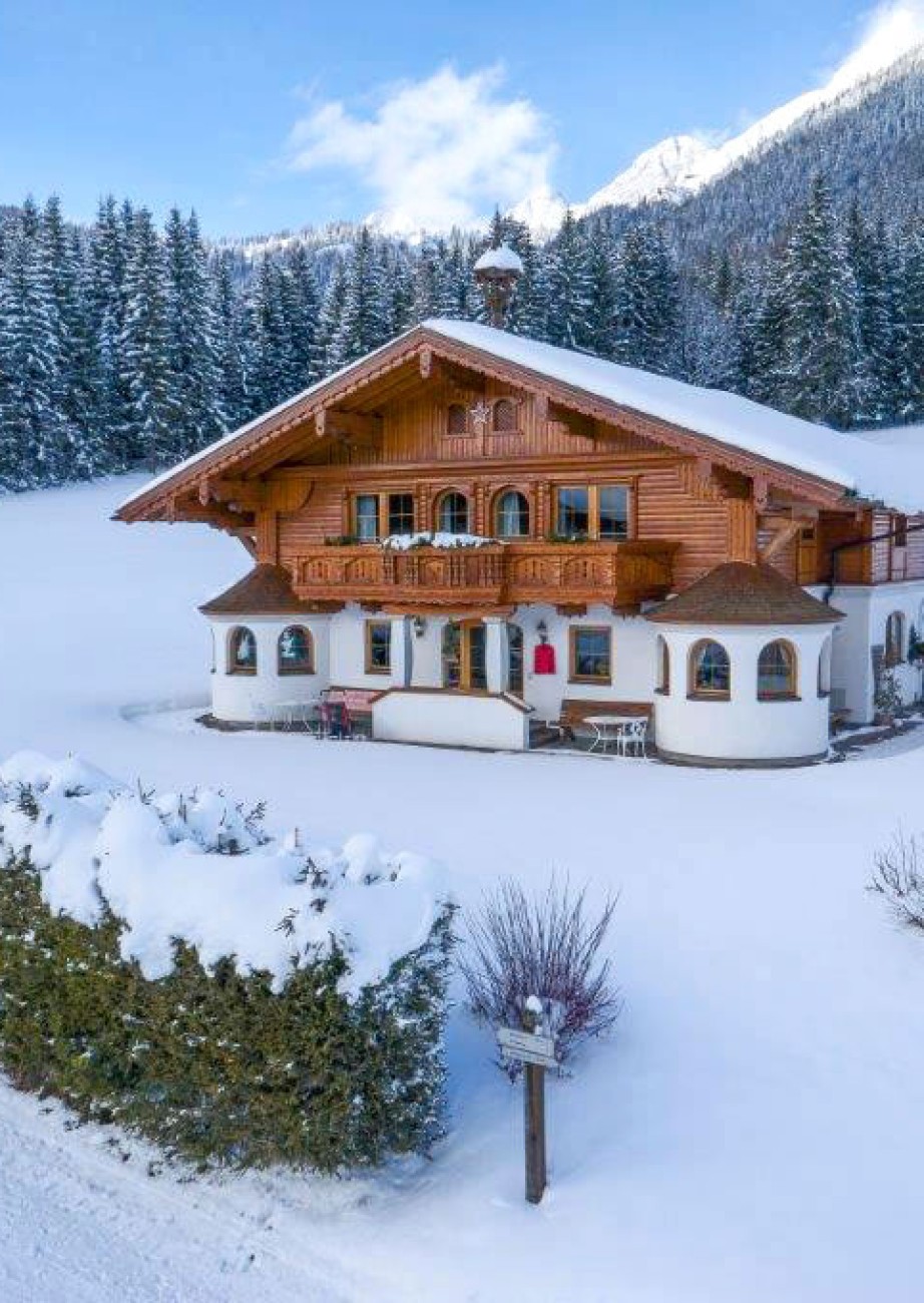 Snow magic around Villa Lindenhof