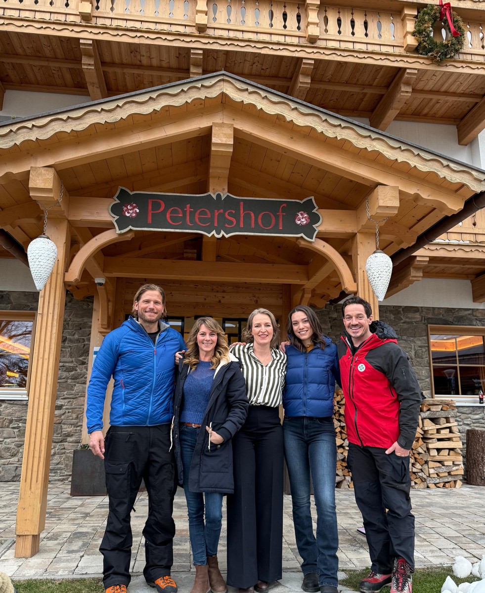 Sebastian Str&ouml;bel, Luise B&auml;hr, Stefanie Von Poser, Viktoria Ngots&eacute; und Markus Brandl im Lindenhof