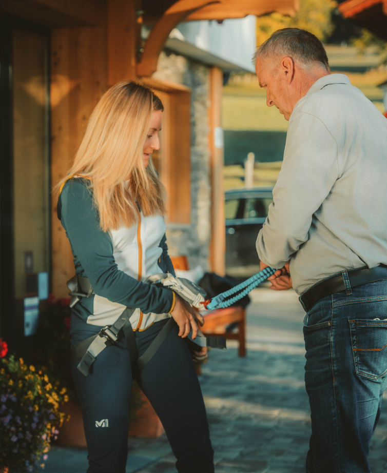 Kletterausrüstung Anprobe