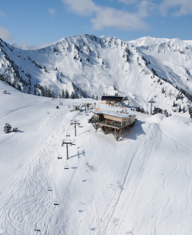 4-mountain ski area ski slope