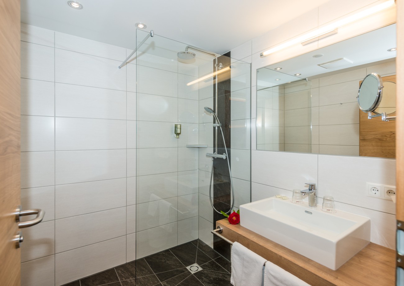 Badezimmer in der Dachstein Suite