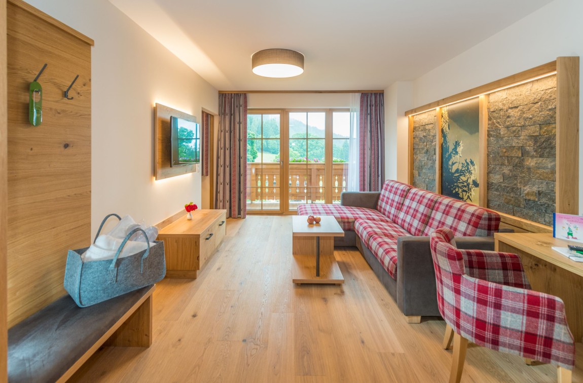 Spacious living room