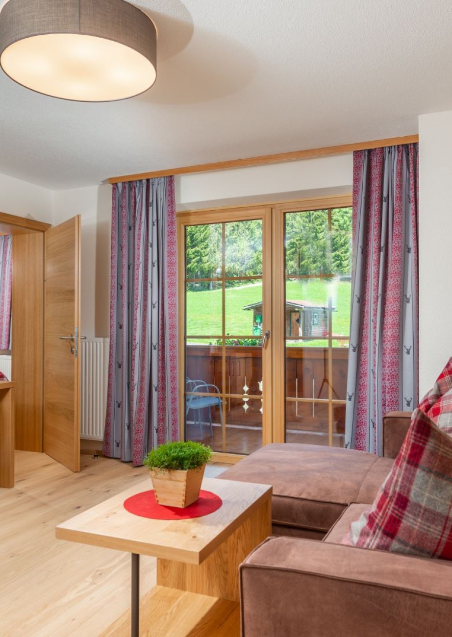 Couch mit Fernseher in der Turm Suite